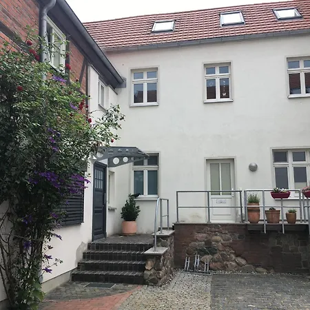 Familienhaus Stadtmitte * نوستريليتز